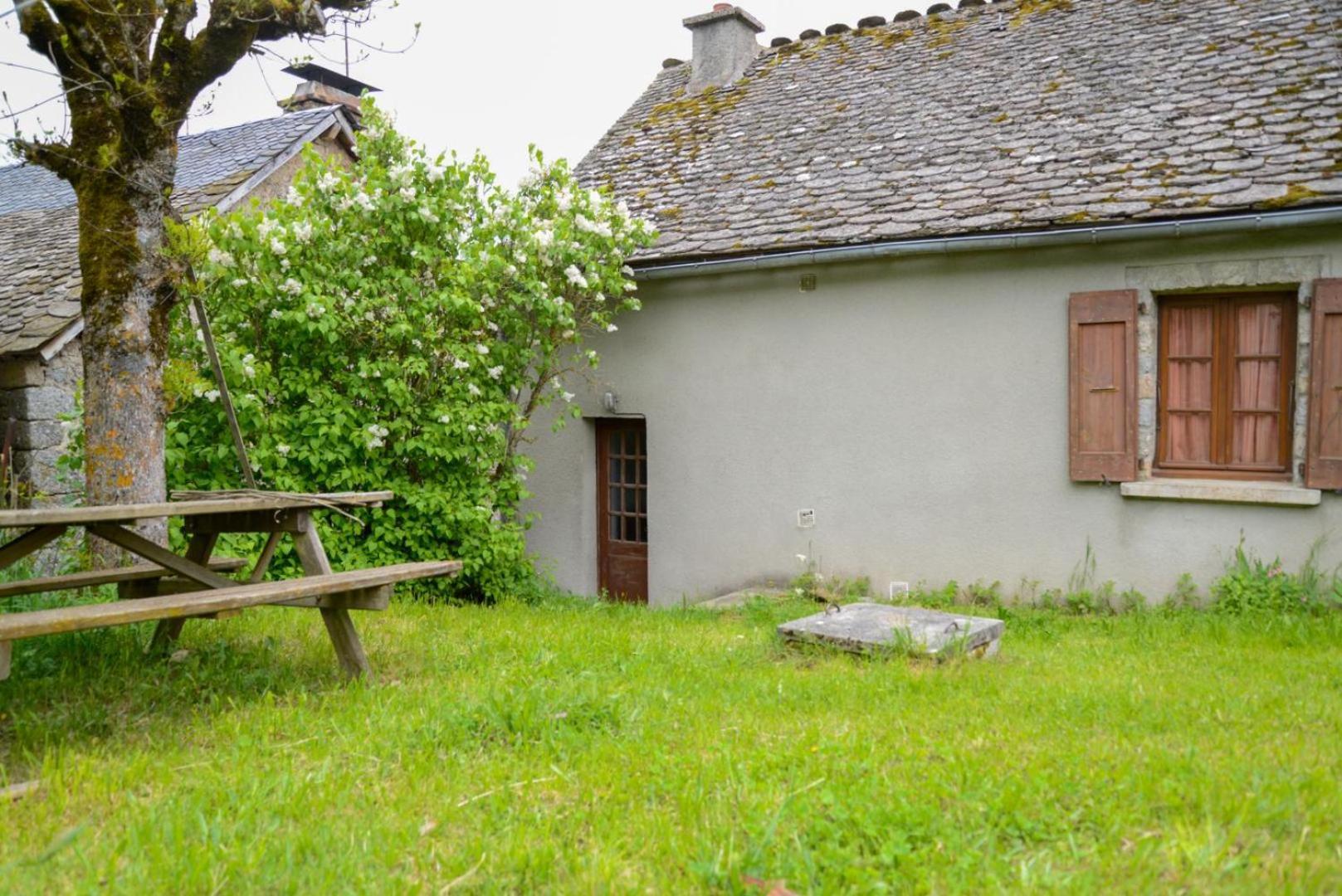 Gite Location 5/7 Pers A Grandviala La Chaze-de-Peyre Extérieur photo